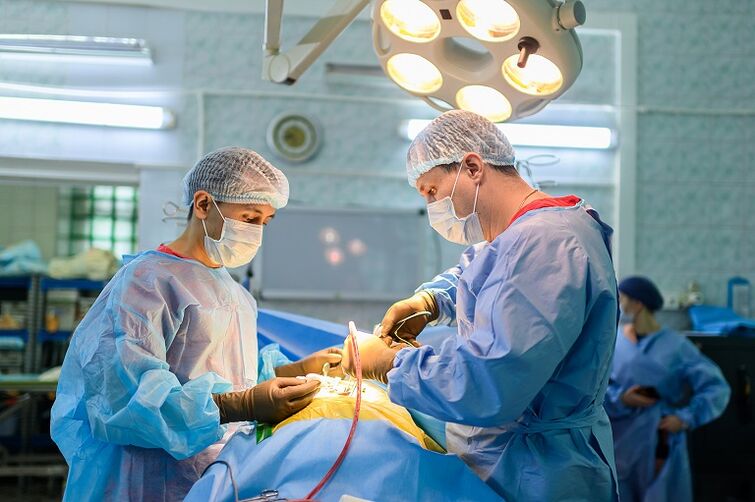 ¿Cómo se realiza la cirugía para la osteocondrosis cervical 