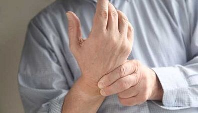 Cómo extenderse del dolor en las articulaciones de los dedos